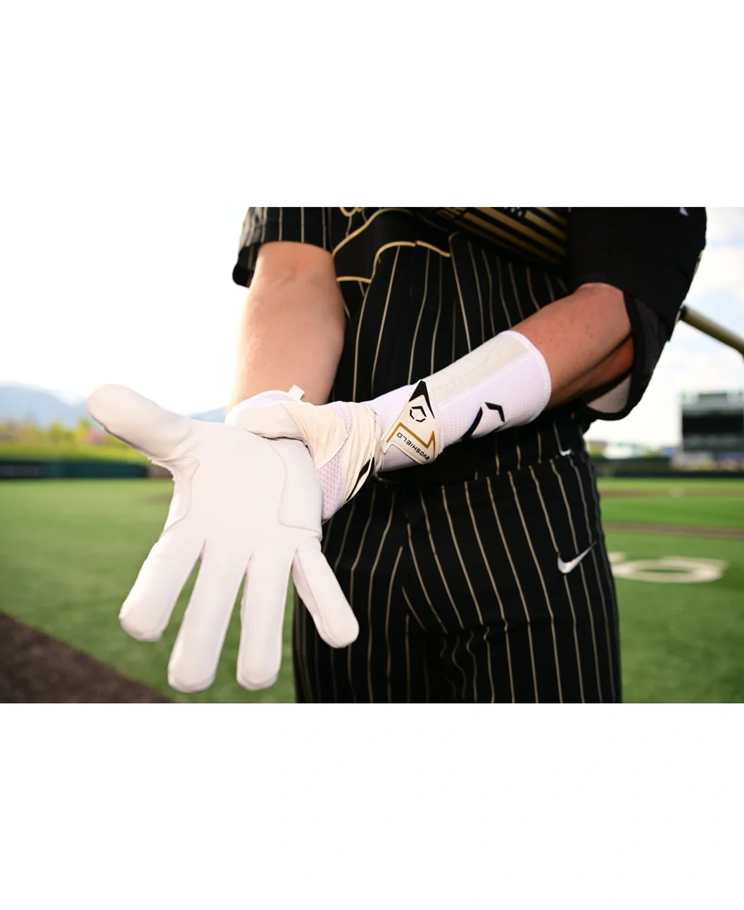 Evoshield Adult Carbyne Batting Gloves with Strap - Image 4