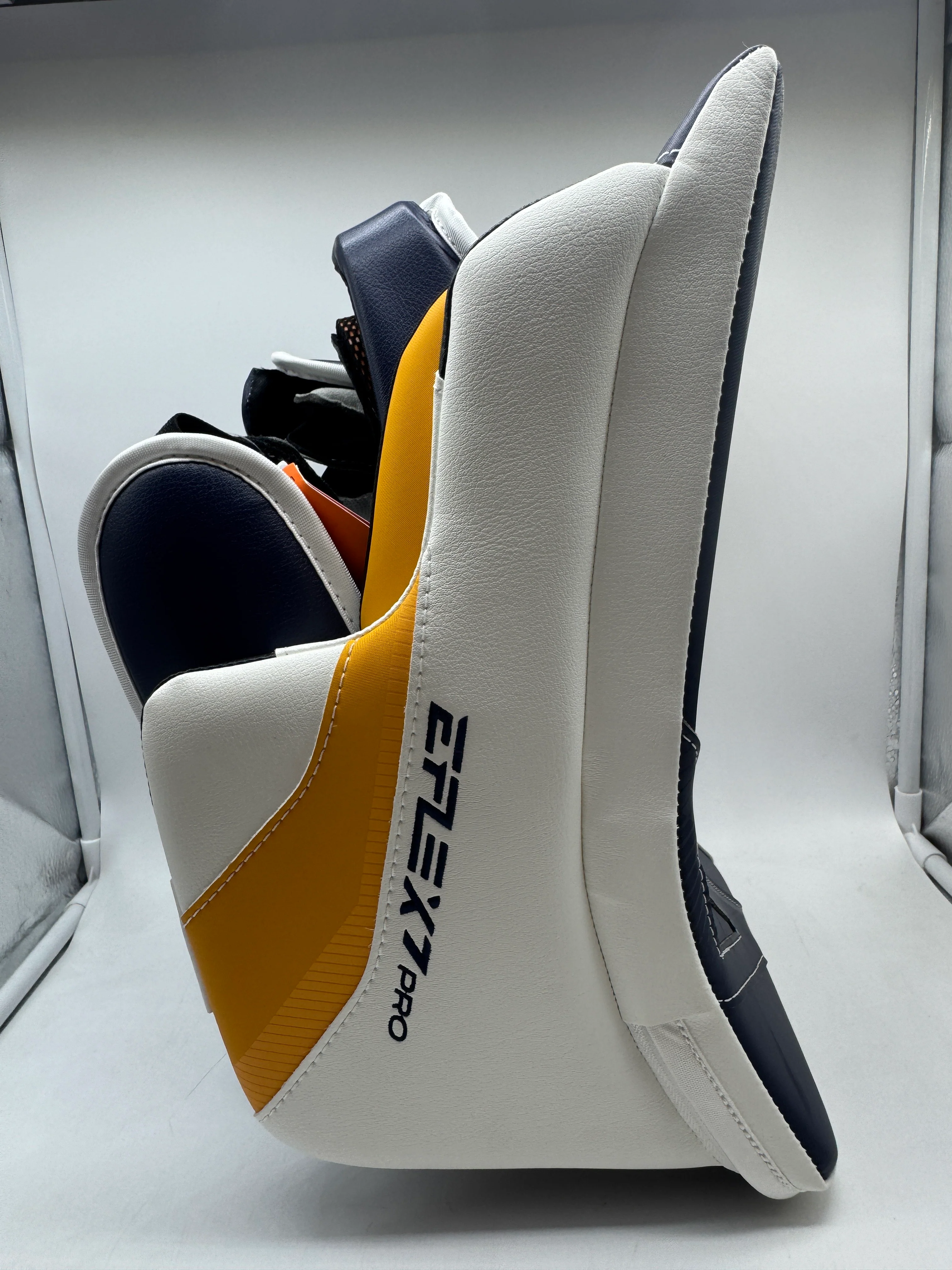 CCM EFLEX 7 Goalie Blocker Senior - Image 2