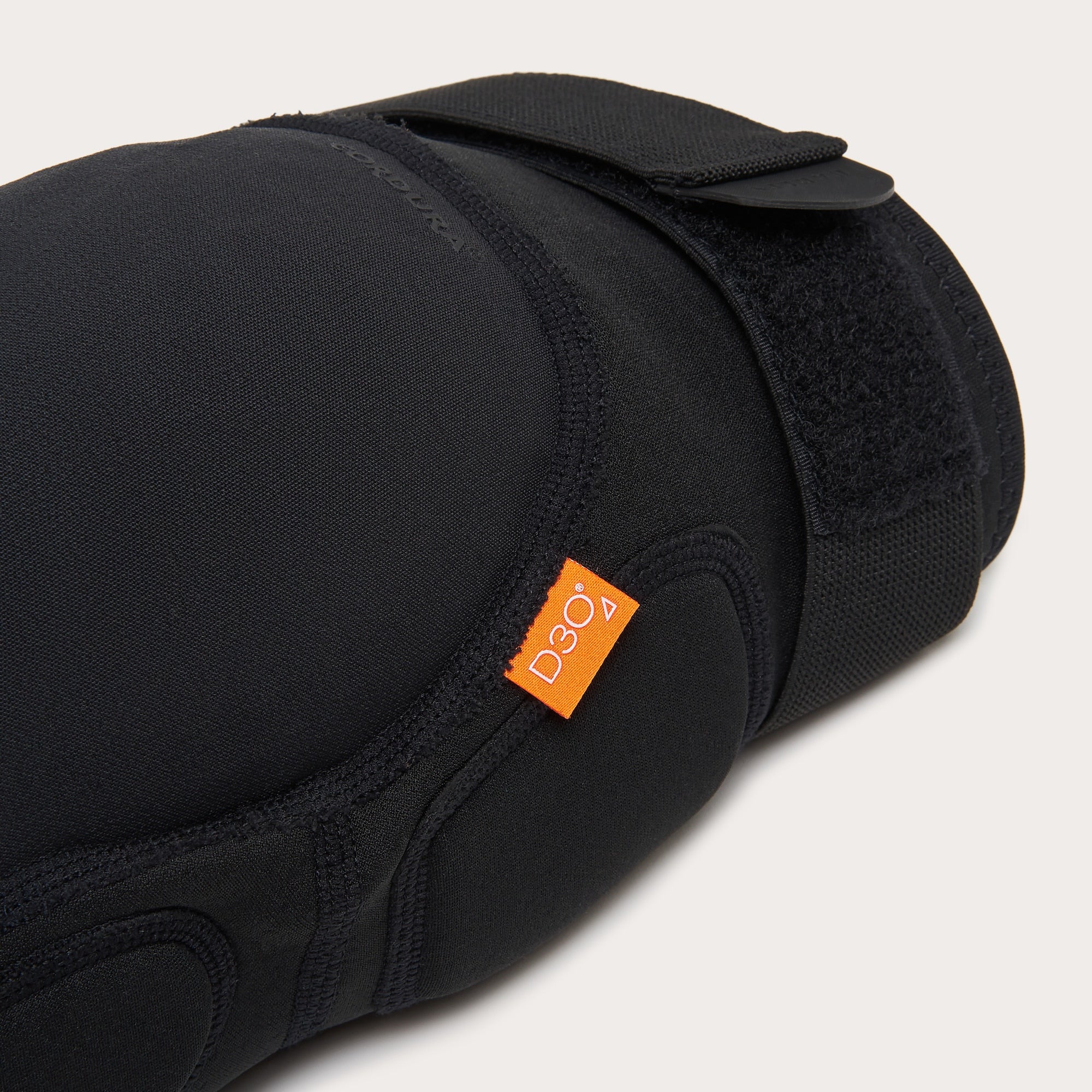Drop In D30 Knee Guard - Image 2
