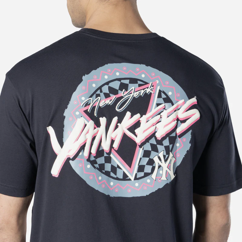 New York Yankees Trend Glow Logo T-Shirt - Image 3