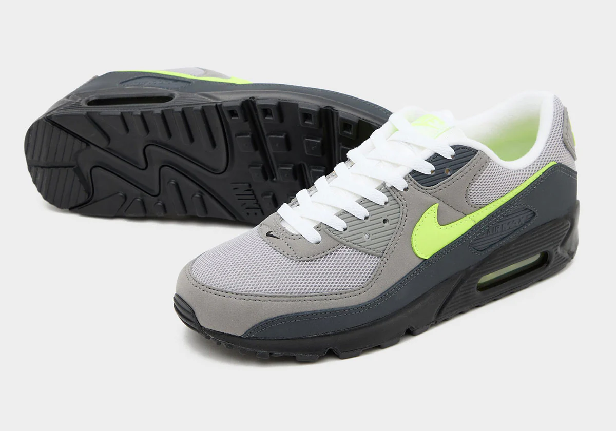 Nike Men's Air Max 90 Shoes - Image 13