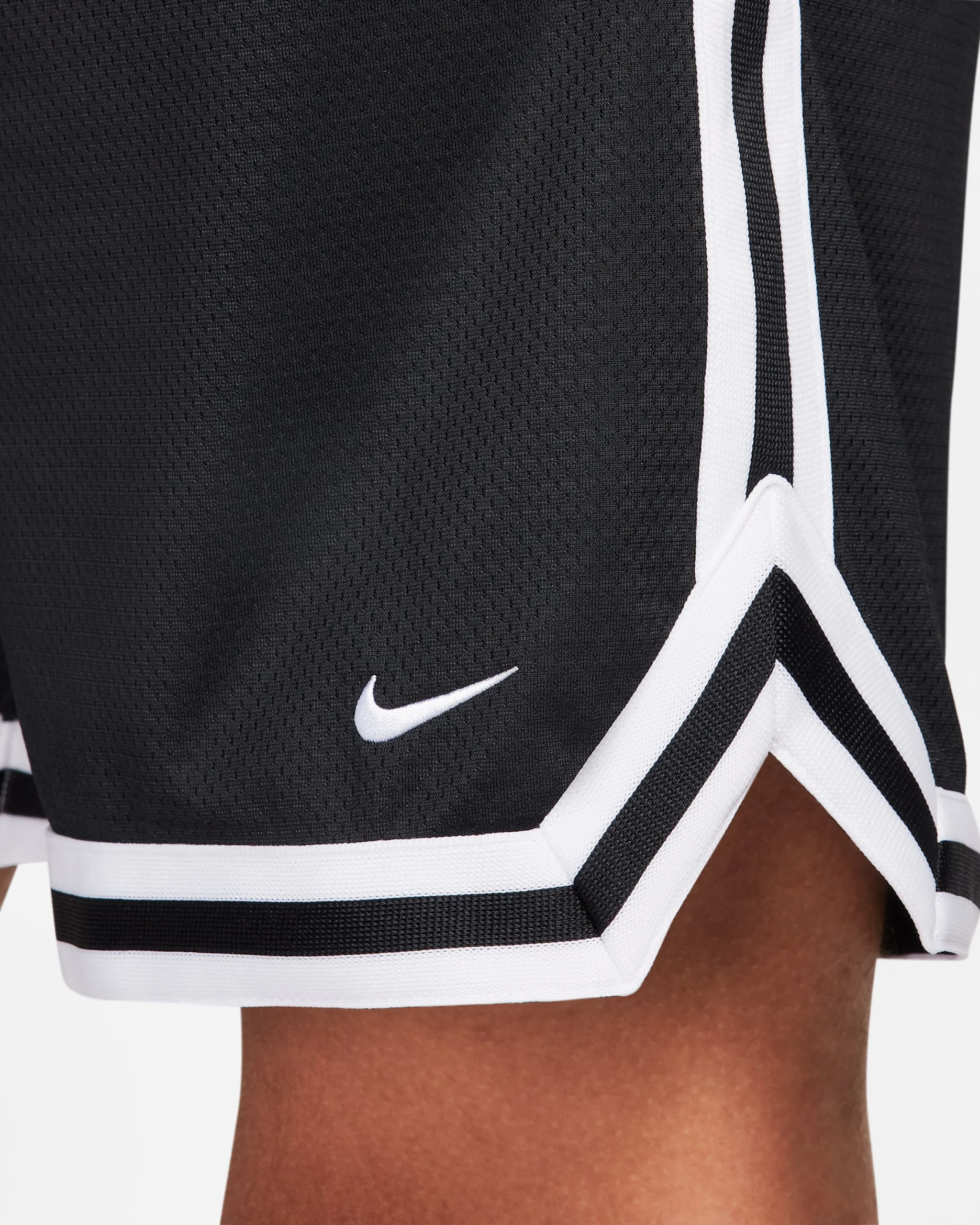 Nike Men's Dri-FIT DNA 8" Solid Basketball Shorts - Image 4
