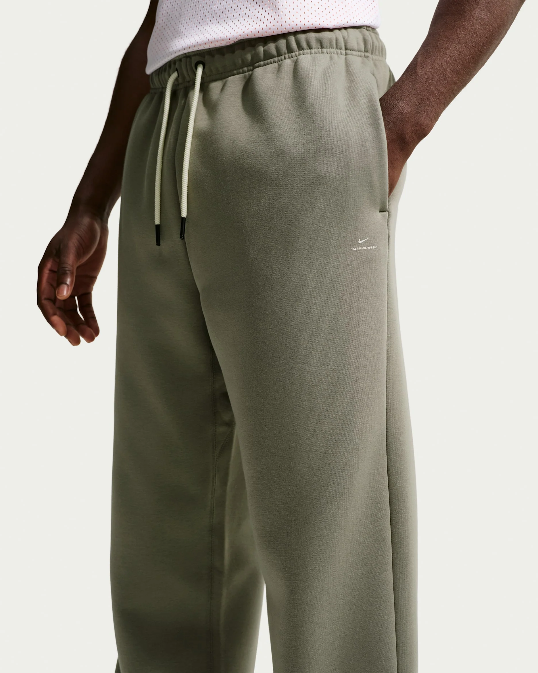 Nike Men's Standard Issue Therma-FIT Brushed Open-Hem Pants - Image 7
