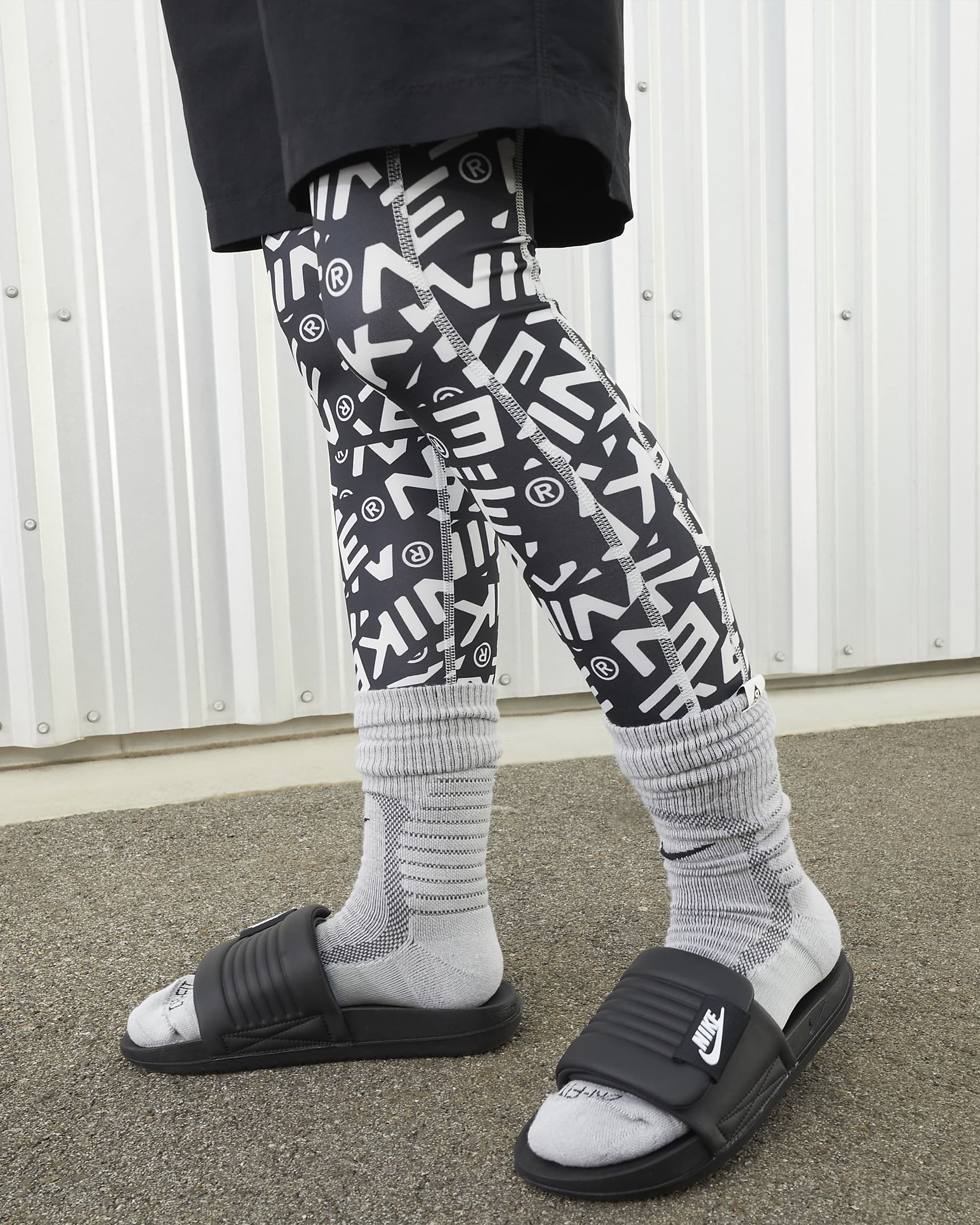 Nike Women's Offcourt Adjust Slides - Image 4