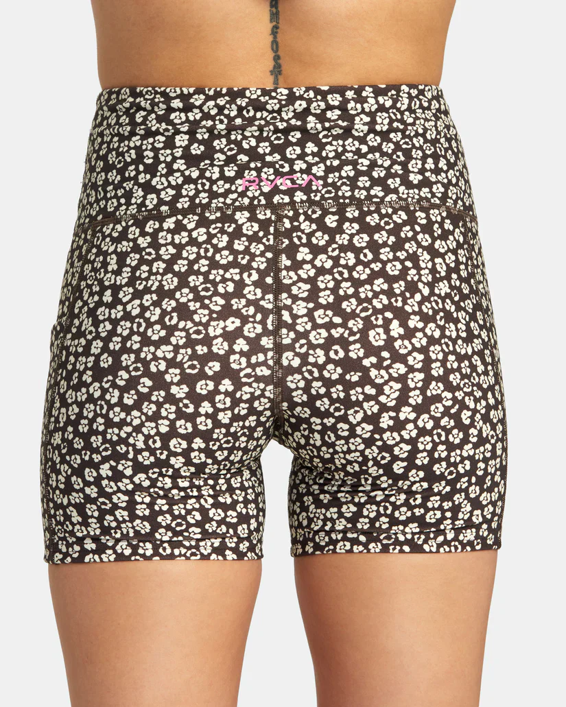 Women's VA Essential Pocket Shorts - Image 4